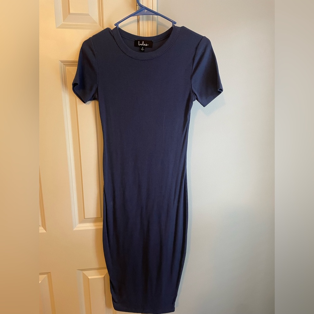 Lulu’s blue, ribbed, body on short sleeve, midi dress